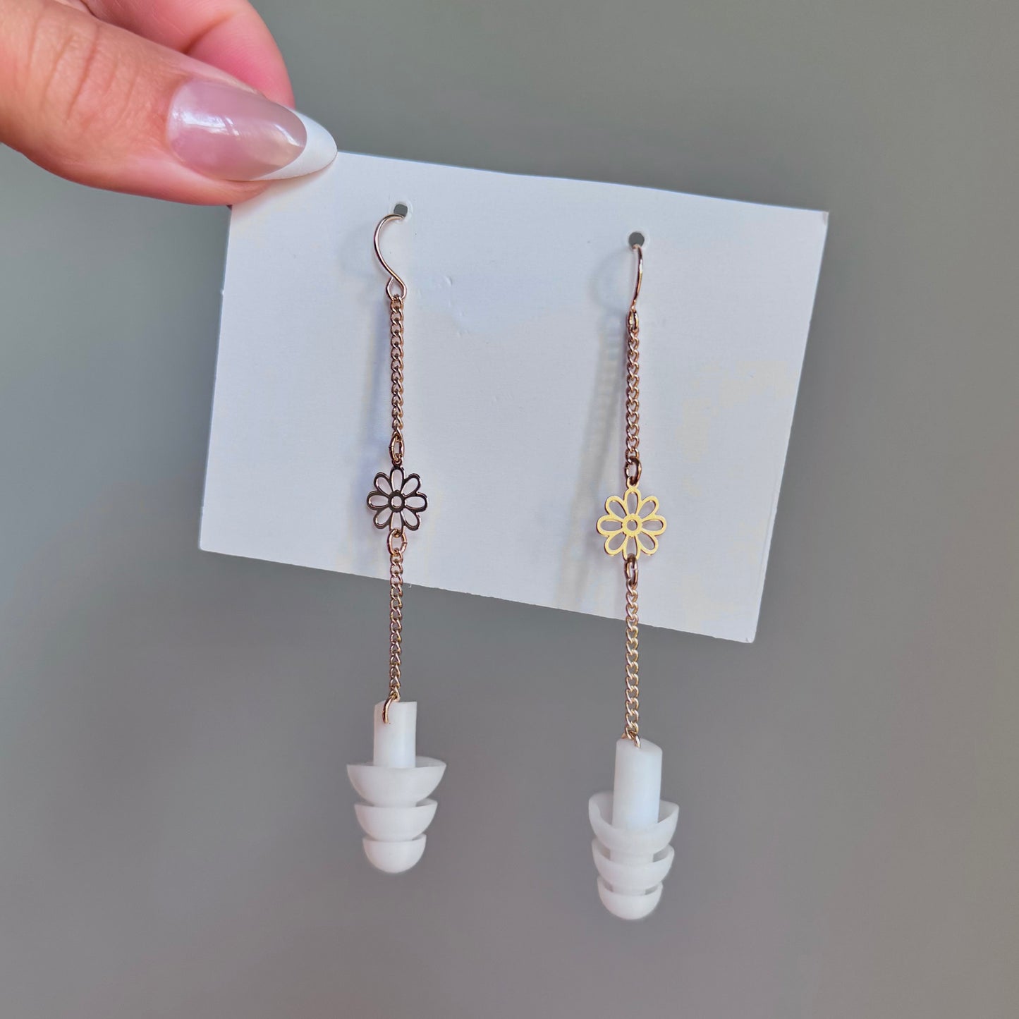 Elegant Gold Daisy - Ear Plug Earrings