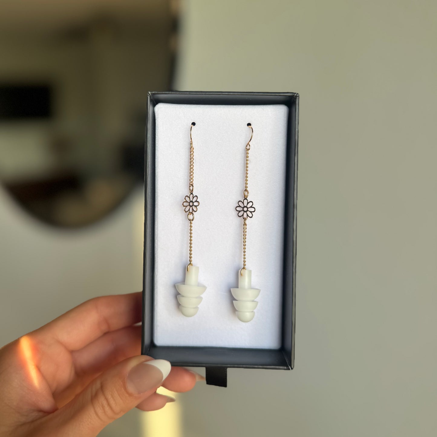 Elegant Gold Daisy - Ear Plug Earrings