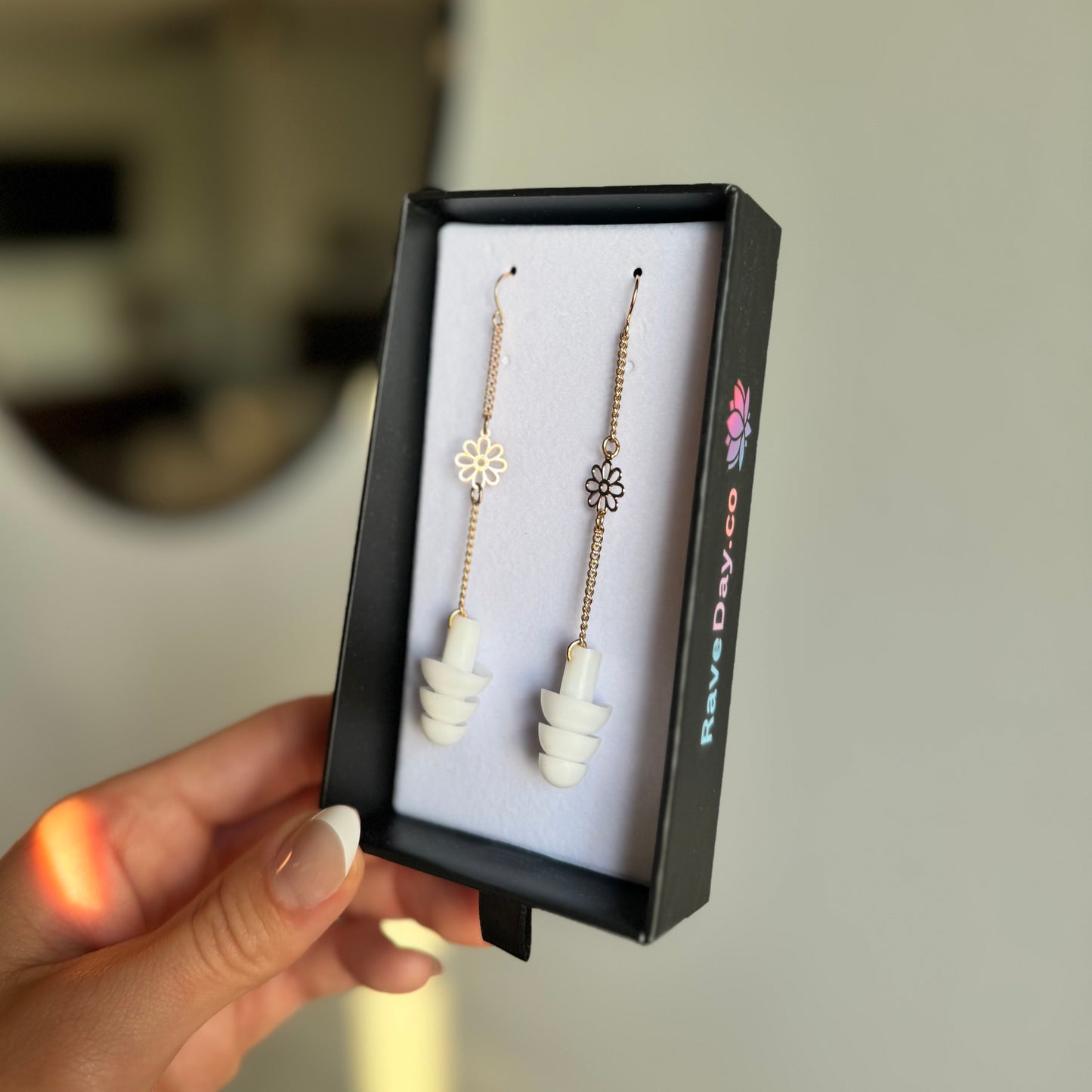 Elegant Gold Daisy - Ear Plug Earrings