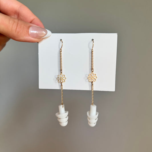 Elegant Gold Daisy - Ear Plug Earrings