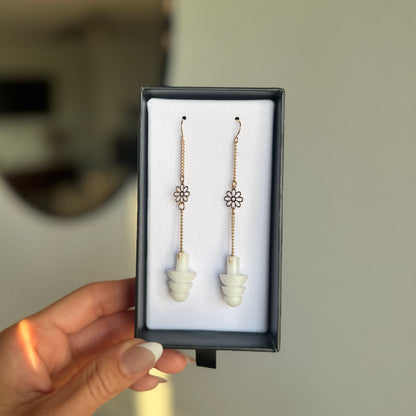 Elegant Gold Daisy - Ear Plug Earrings